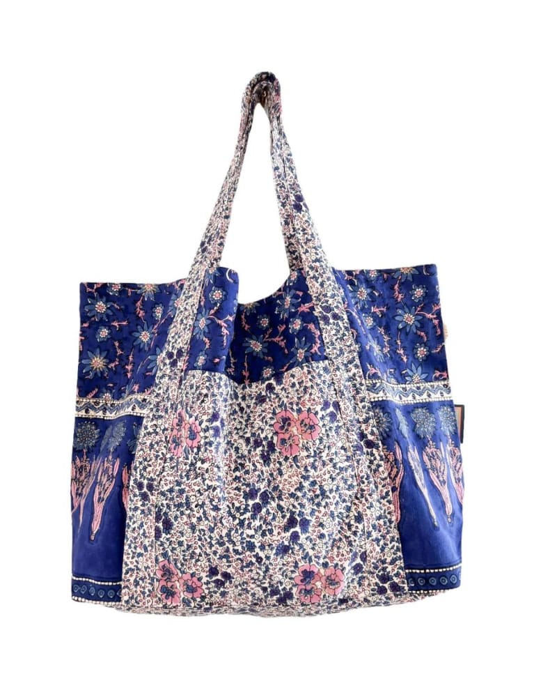 Front of a size O/S Large Beach Bag in Navy/Pink Print in Navy/Pink Print by BELL. | dia_product_style_image_id:329296